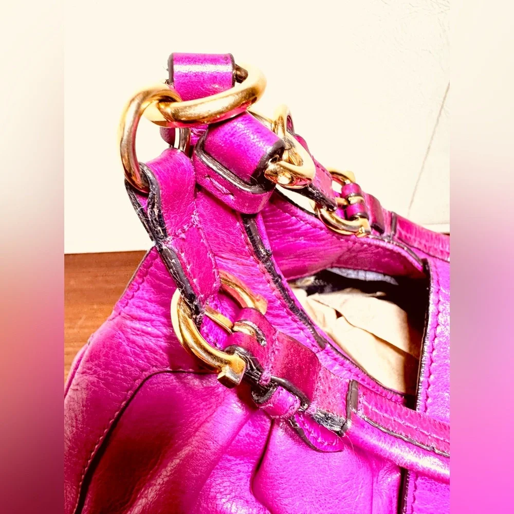 Salvatore Ferragamo Fuchsia Pink Leather Shoulder Bag Excellent Condition - Picture 5 of 9